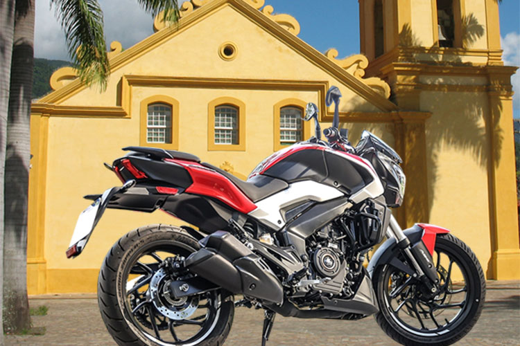 Motocicleta Bajaj Dominar 250 vermelha